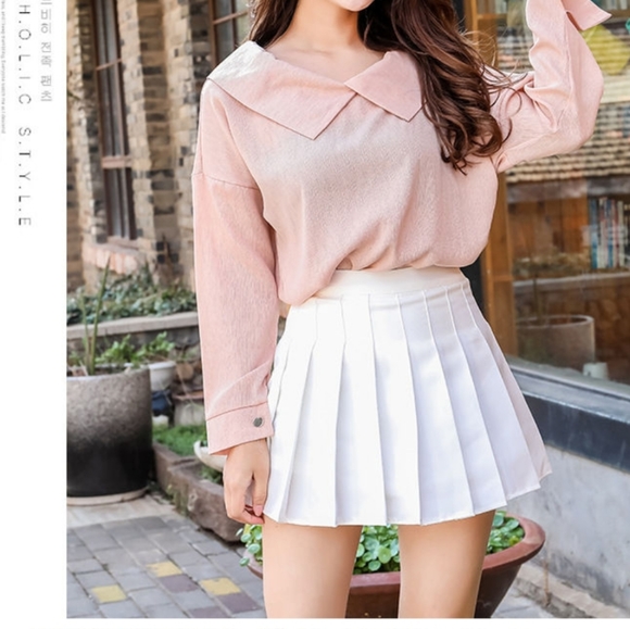 [SOLD ON DEPOP] HIGH WAISTED PLEATED TENNIS SKIRT w/ SAFETY SHORTS - Picture 2 of 4